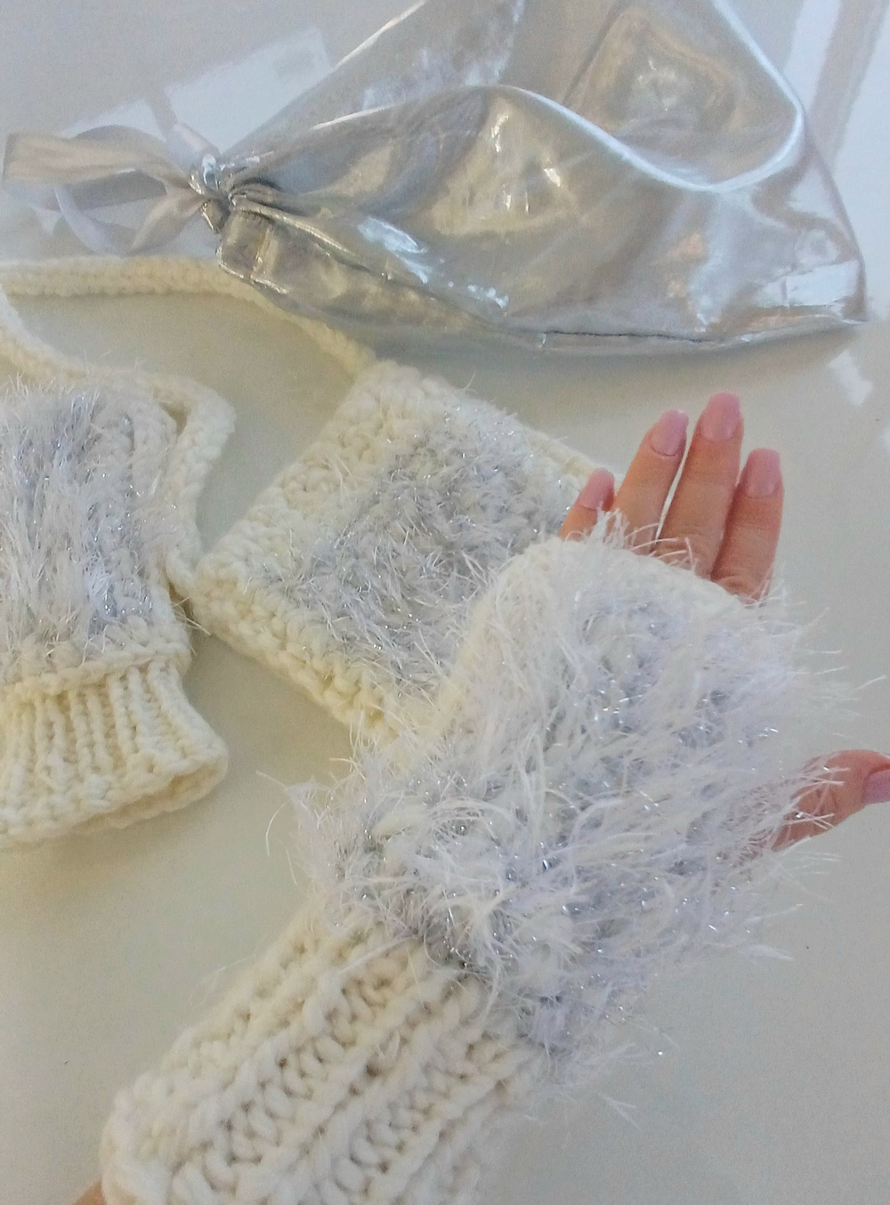 Сумочка для телефона и митенки