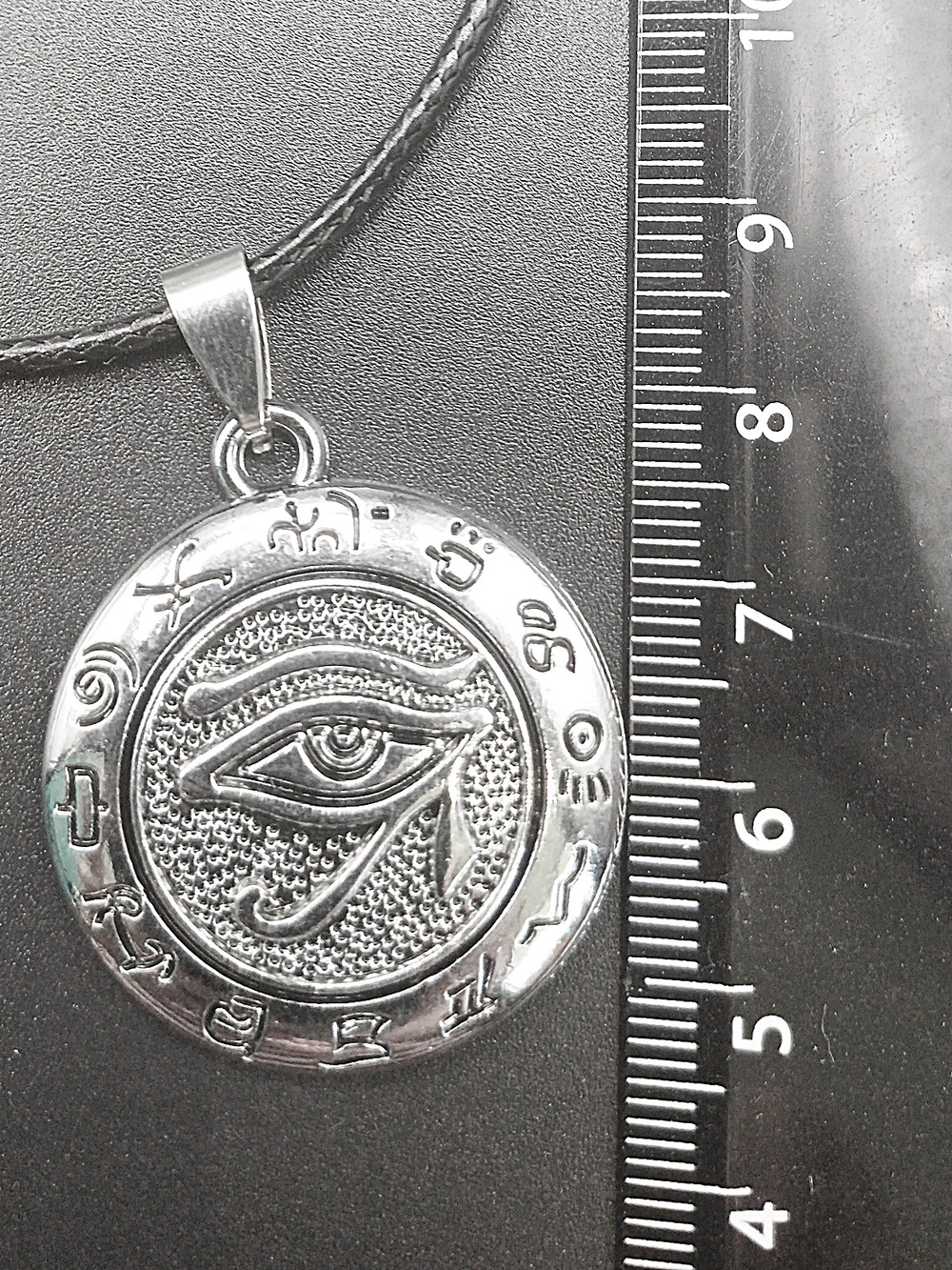 Кулон Глаз Гора. Серебристый