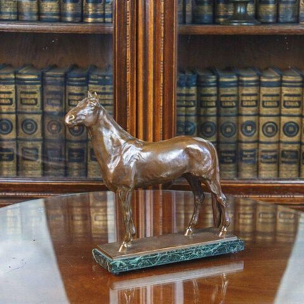 Винтаж: Антикварная скульптура «Лошадь»