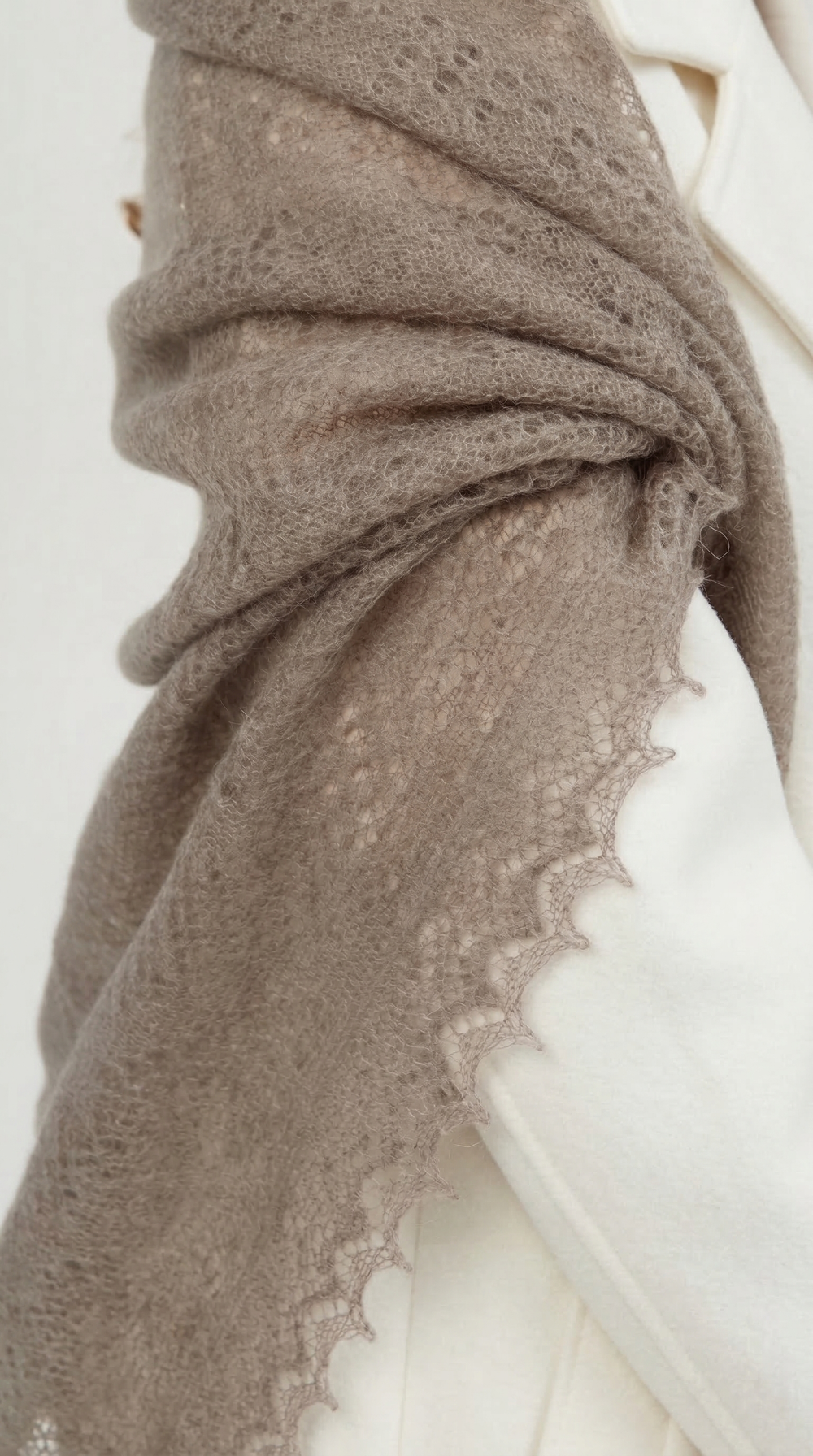 Оренбургский пуховый платок-паутинка А160-03 серый