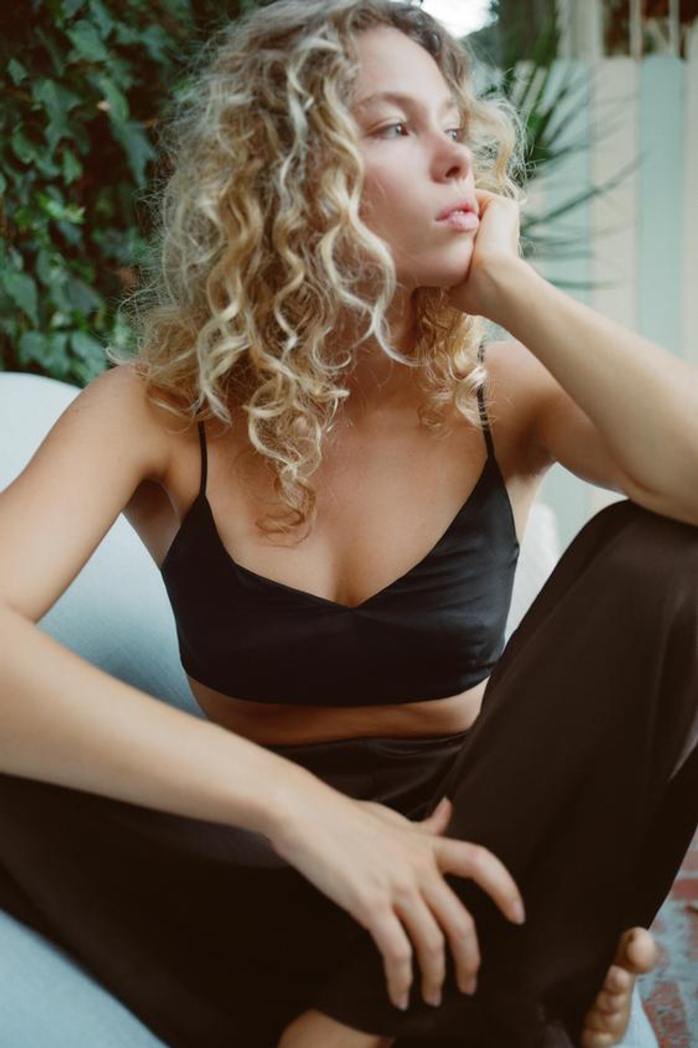 ZARA СТРУЯЩИЕСЯ АТЛАСНЫЕ БРЮКИ, КОРИЧНЕВЫЙ