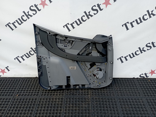 Обшивка двери правой 2020 год.