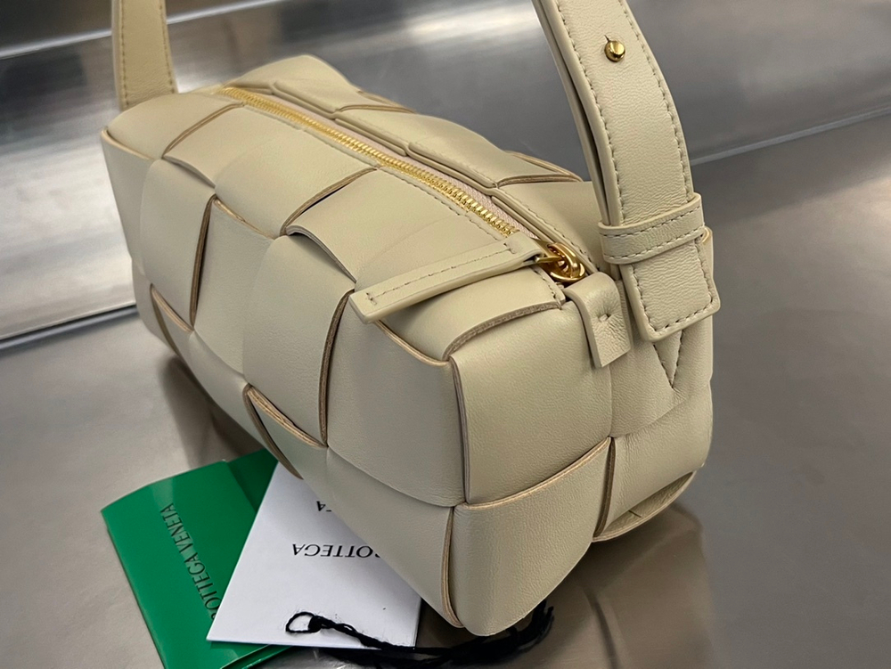 Bottega Veneta Small Brick Cassette 23 cm