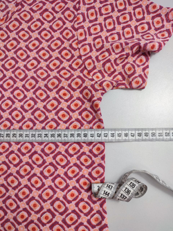 Футболка с разноцветным принтом 46-48 размер