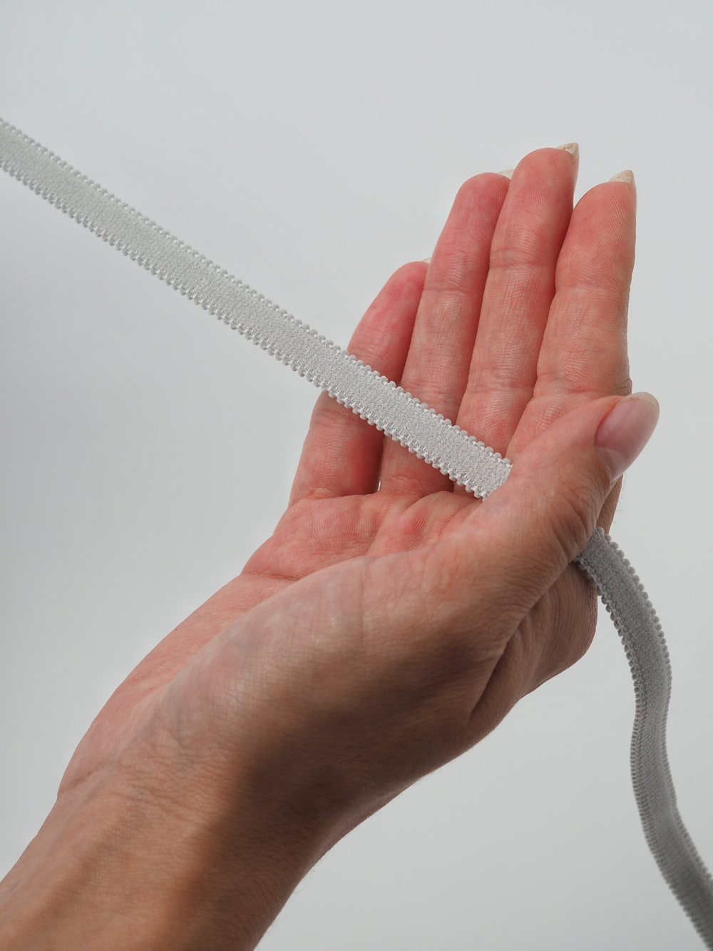 Резинка бретелечная светло-серая матовая ширина 9 мм