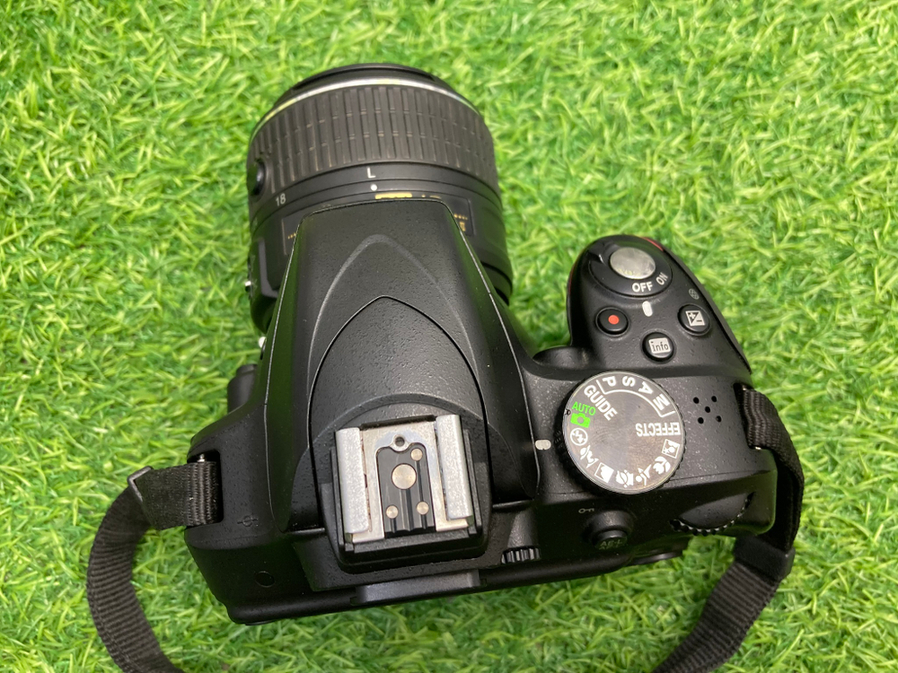 Nikon D3300 + 18-55mm 3.5-5.6G II VR 16100 кадров