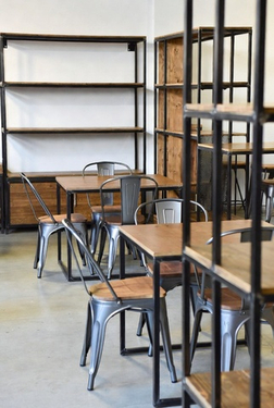 Почему мебель на металлическом каркасе выгоднее для бизнеса