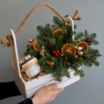 Новогодний ящик с фирменной свечой и нобилисом