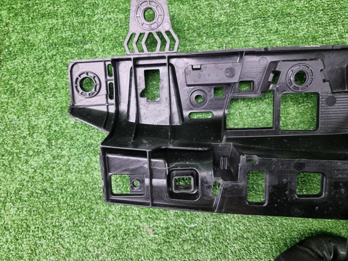 Кронштейн переднего бампера Voyah Dream (21-нв)