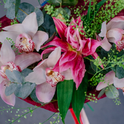 173. Стойкий ароматный букет с лилией и орхидеей