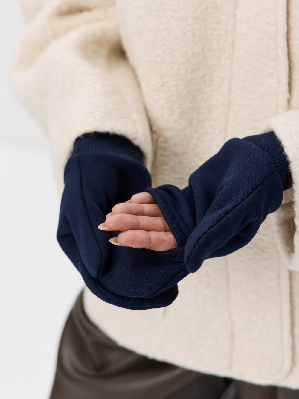 Комплект с начесом: снуд, варежки, шапка