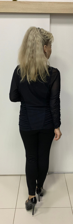 Нарядный черный блузон с пайетками