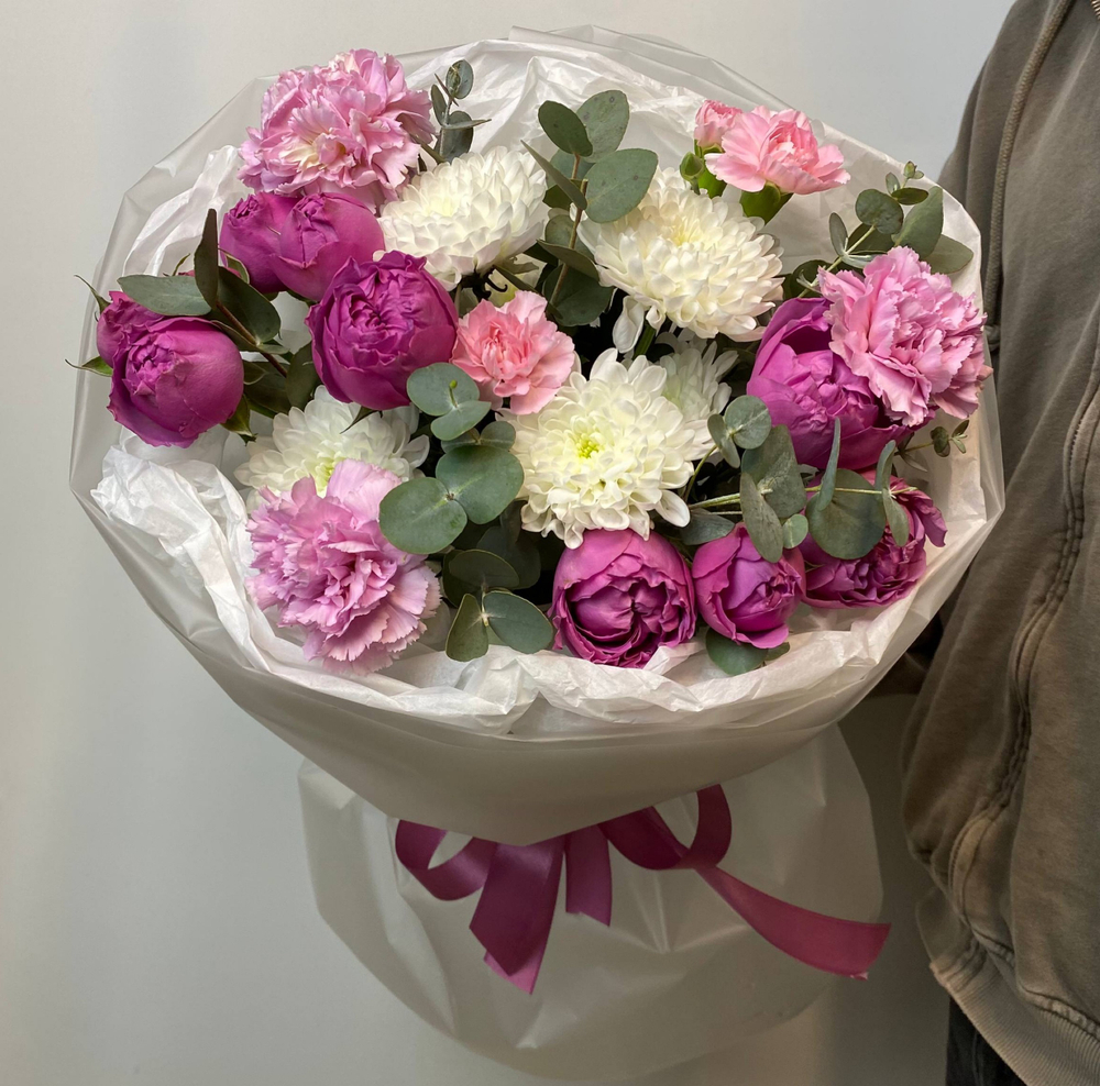 Букет- комплимент акцентный с кустовыми пионовидными розами