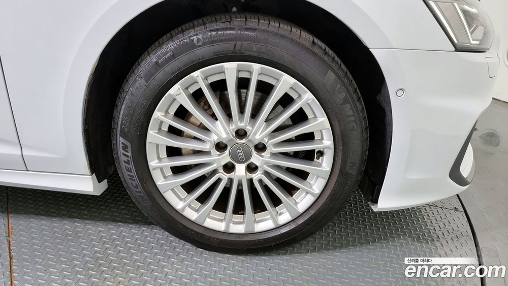 Audi A6 (C8) 40 TDI Premium (05.2020)