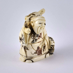 Нэцкэ Путник с кузовком и корзиной карпов