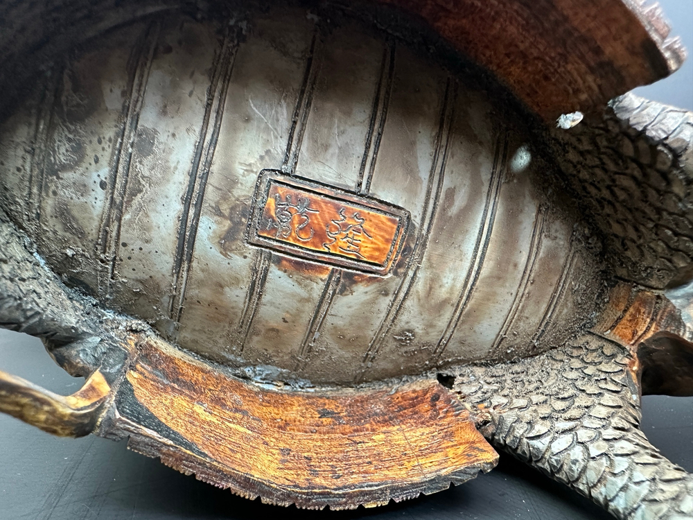 Парные фигуры из кости — Гуань Инь верхом на Цилинь