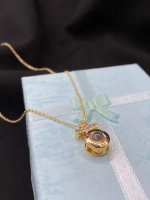 Цепочка с крестиком и проекцией Я тебя люблю на 100 языках