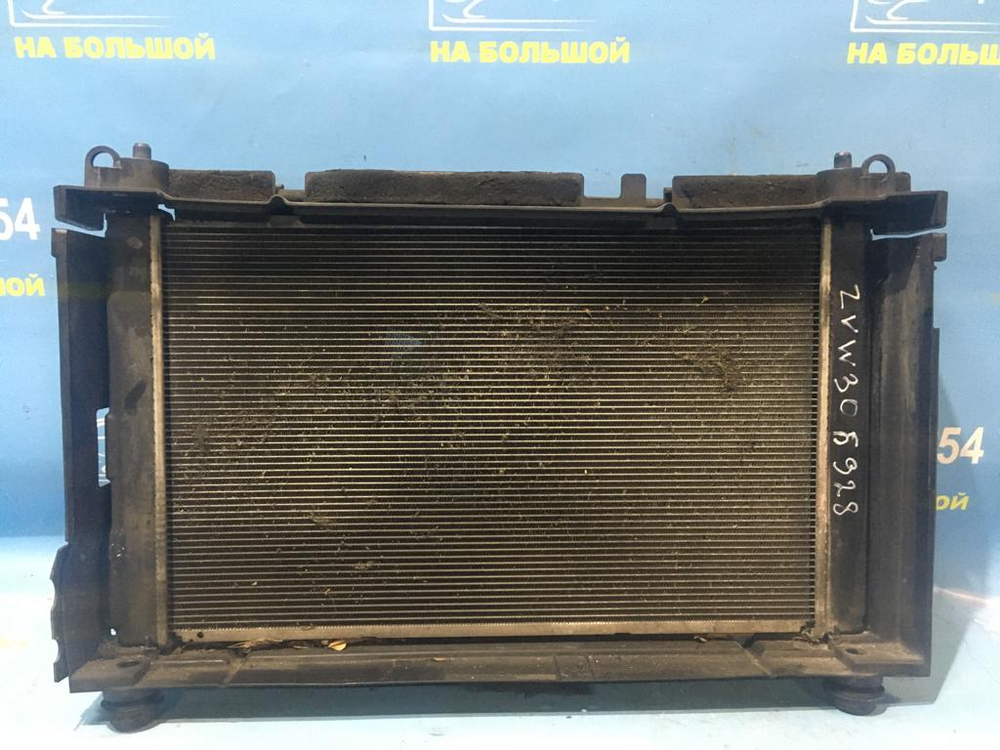 Радиатор двигателя TOYOTA PRIUS 2009-2017