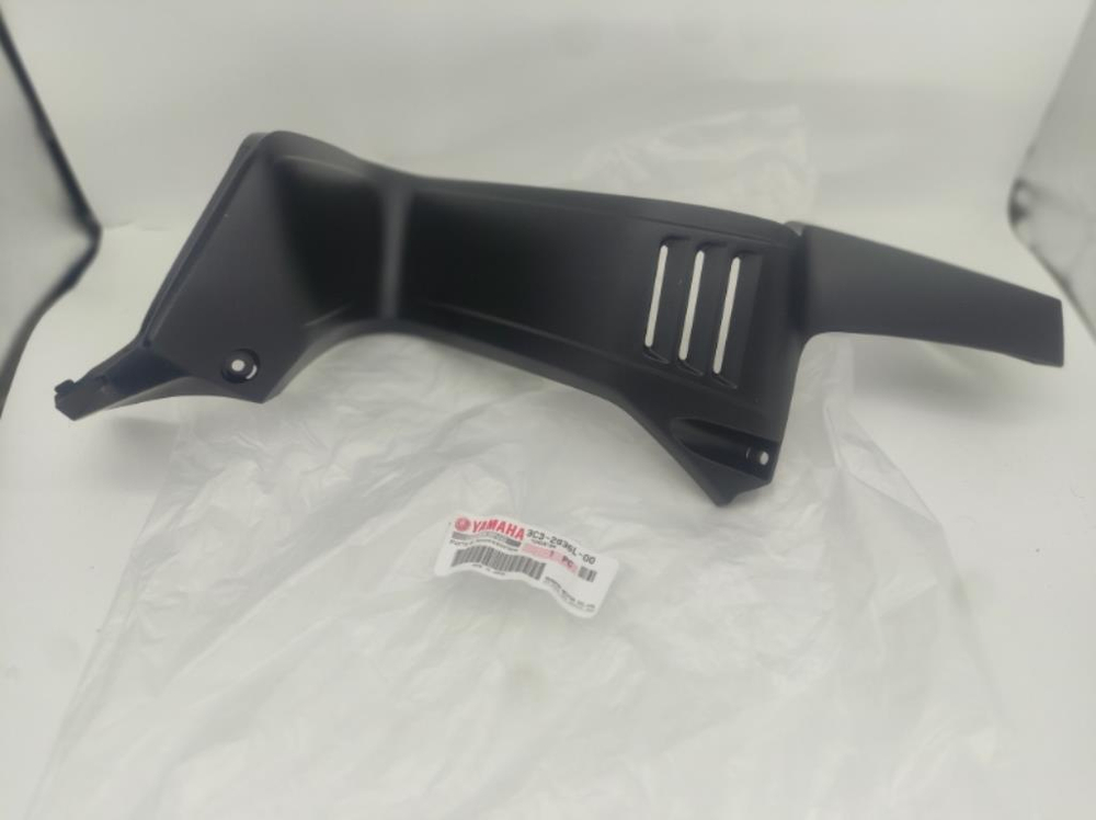 пластик приборной панели правый Yamaha FZ-1 3C3-2836L-00-00