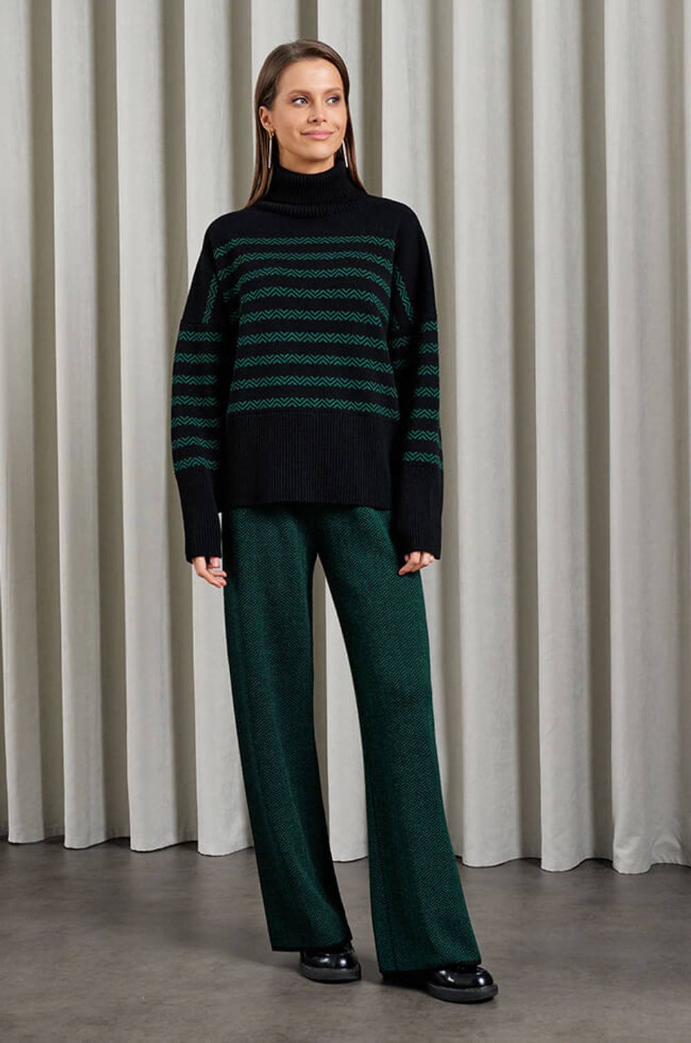 22895 Джемпер женский (черно-зеленый)