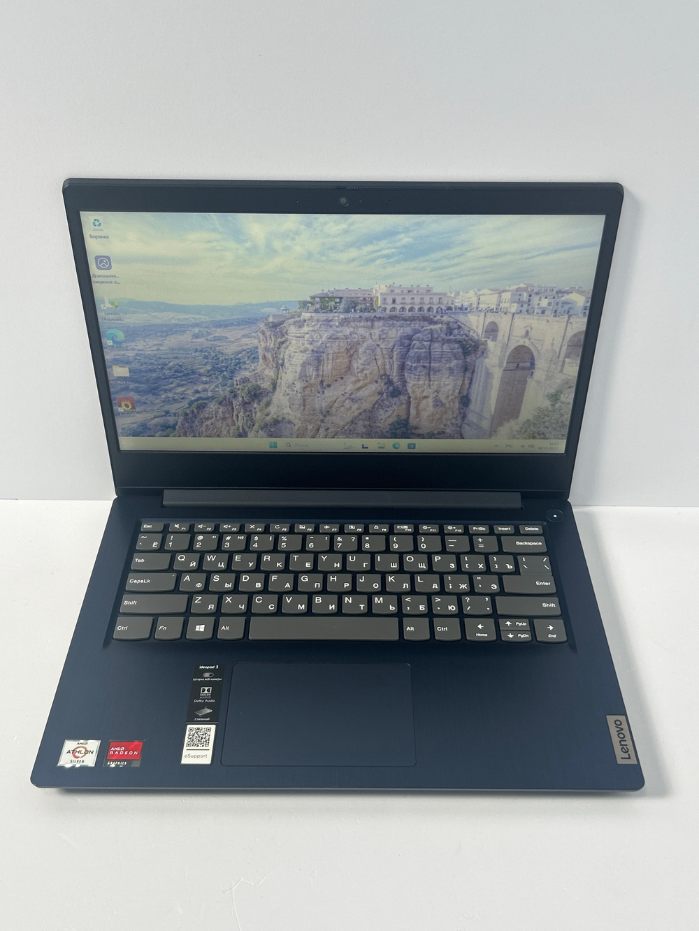 Ноутбук Lenovo IdeaPad 3-14ADA05 (81W000KQRU) 14"/AMD Athlon Silver 3050U /RAM 4GB/SSD 256GB/Radeon Graphics/1920x1080/TN/Windows 11/Подсветка кл-ры: Нет/Синий. Состояние: C1