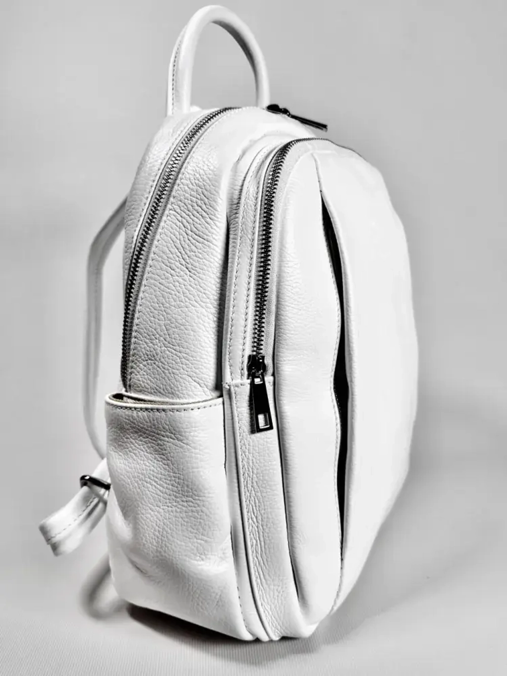 Женский городской рюкзак из натуральной кожи белого цвета