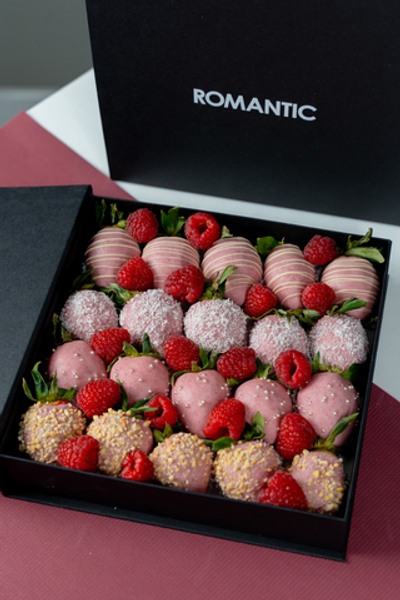 Набор 20 клубник в шоколаде с малиной black арт. 230202.09