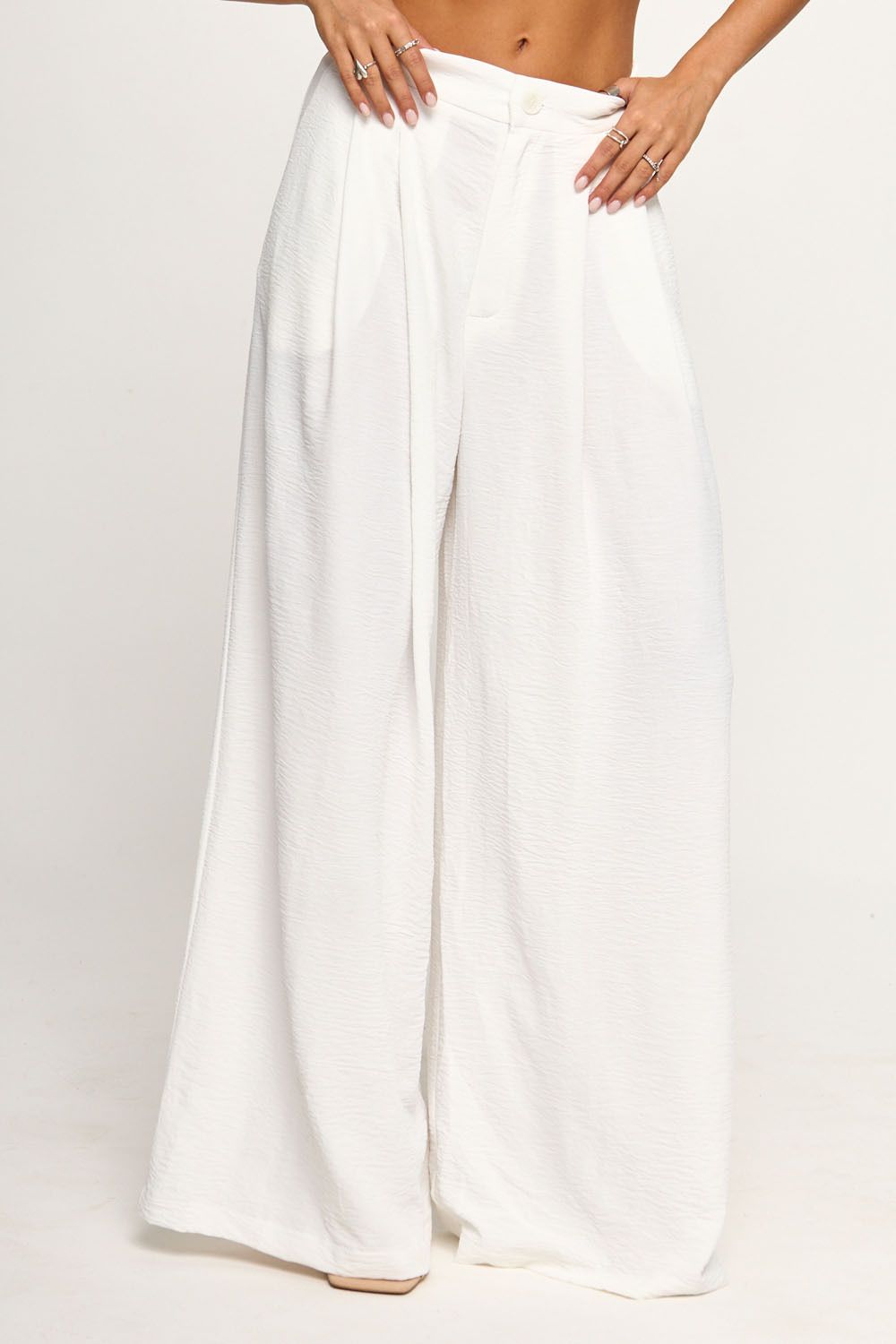 Брюки палаццо свободного кроя белого цвета
