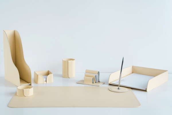 Набор настольный 8 предметов из кожи цвет слоновая кость №60