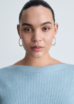 Джемпер в рубчик с вырезом-лодочкой