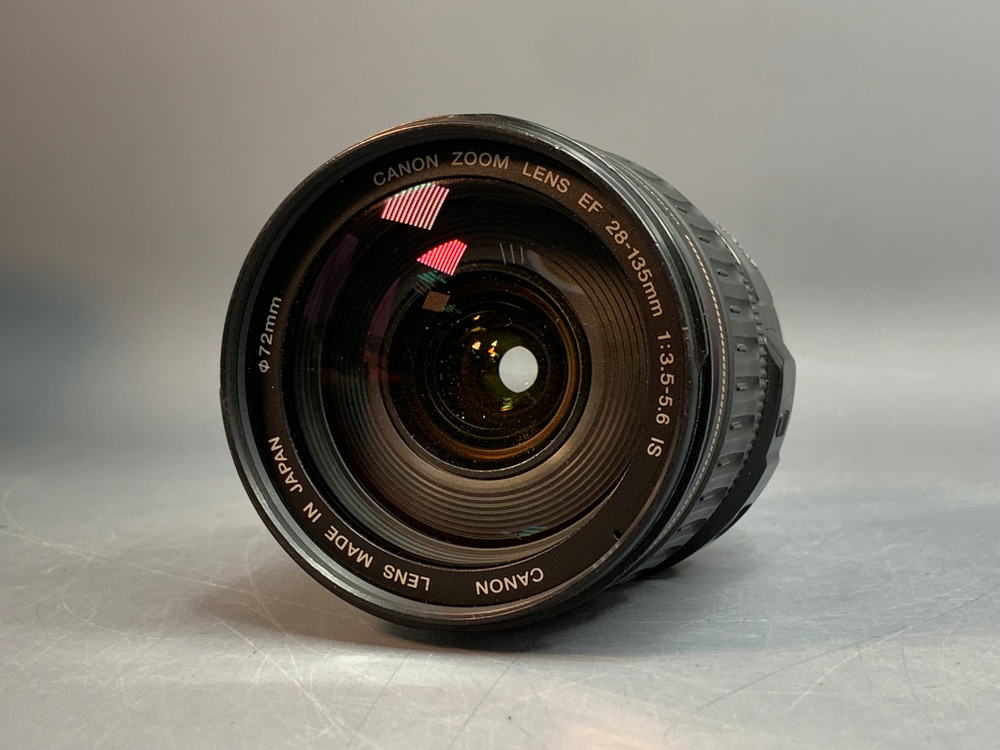 Canon EF 28-135mm 3.5-5.6 IS USM микроцарапинки, внутри пыль