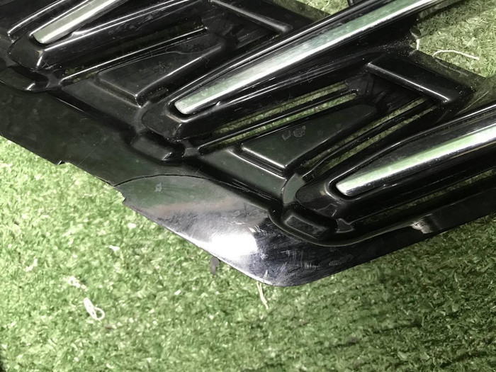 Решетка перед бампера VW Touareg 2 NF 14-18 R-Line