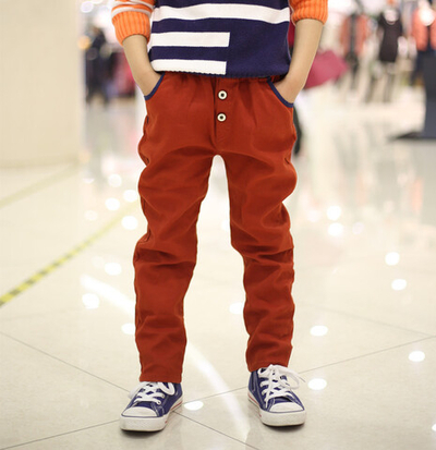 Брюки с принтом звезд на заднем кармане и аппликацией с надписью