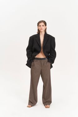 Брюки в полоску с кожаным поясом, коричневые