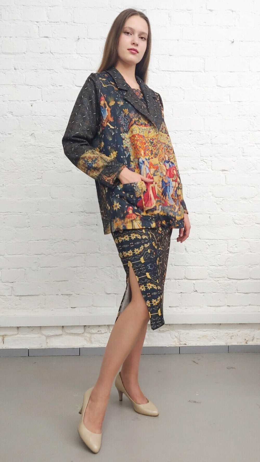 Комплект (платье и жакет) "Кормление птиц"