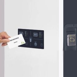 Считыватель RFID для зарядных станций Legrand Green'up Premium с комплектом IP-связи, поставляется с 1 картой (0 590 59)