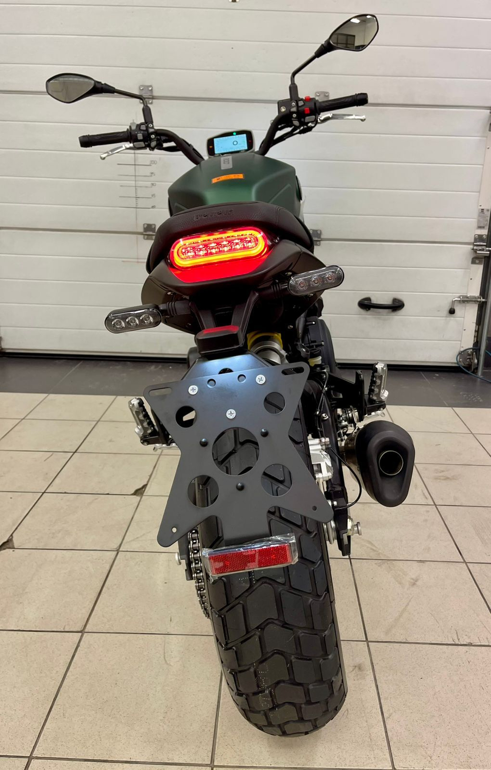 Benelli Leoncino 800 (Green)