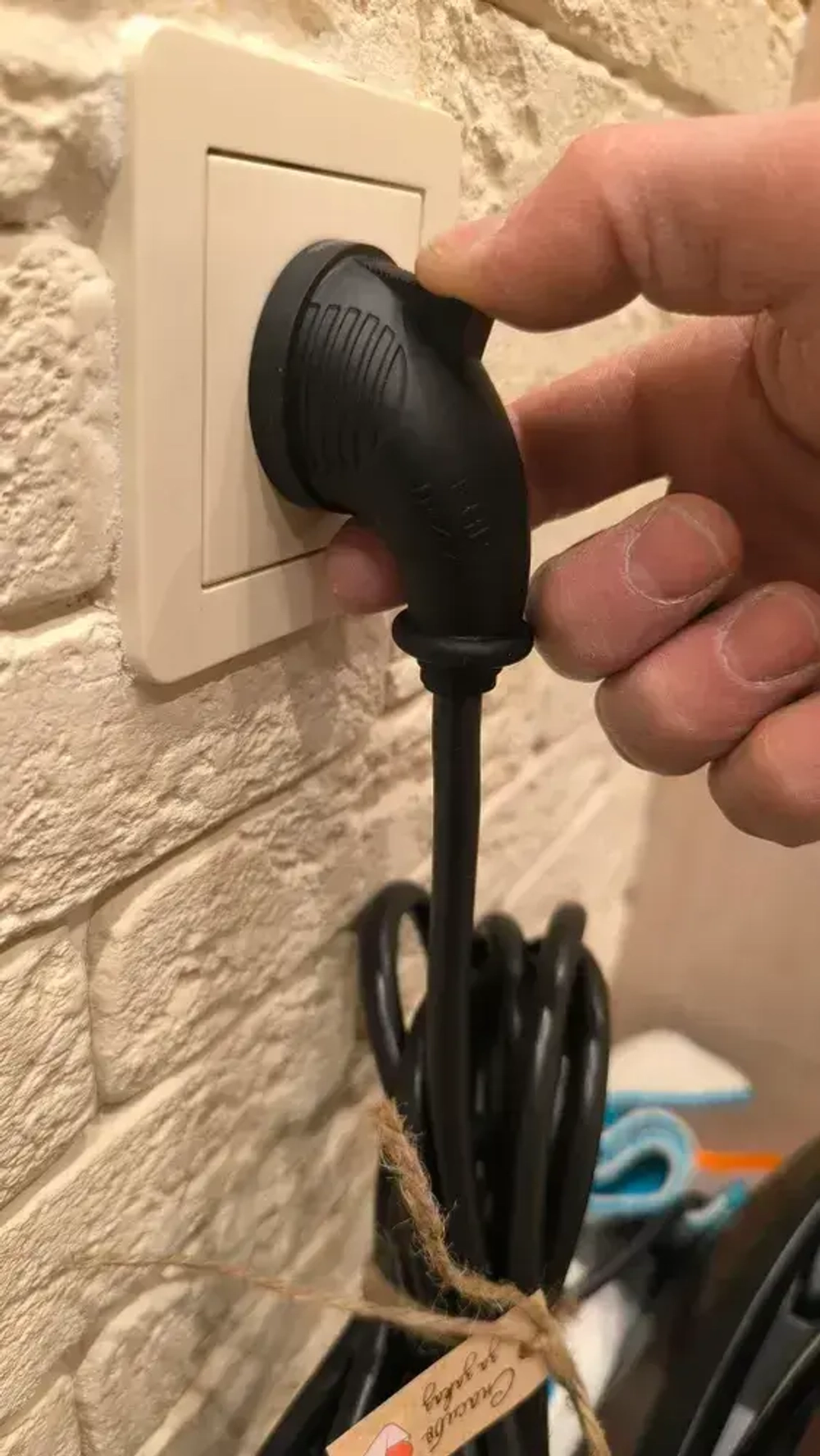 Удлинитель IP 44 влагозащищенный .с Угловой вилкой каучук 2 розетки 3 метра с заземлением 3на1,5 ПВС Гост