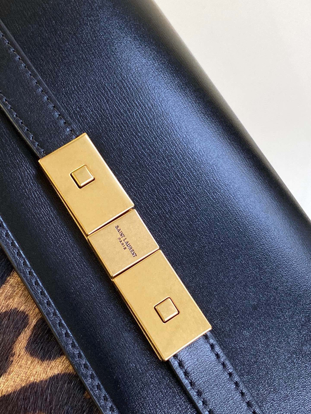 Yves Saint Laurent Manhattan 29 cm