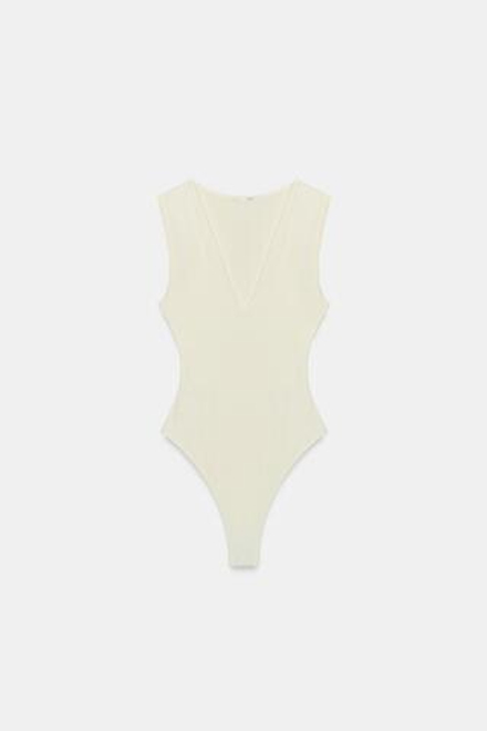 ZARA БОДИ ПРИТАЛЕННОЕ С V-ОБРАЗНЫМ ВЫРЕЗОМ, ЭКРЮ