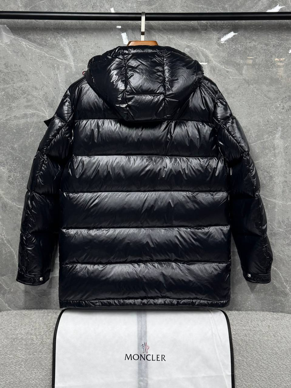 Пуховик Moncler