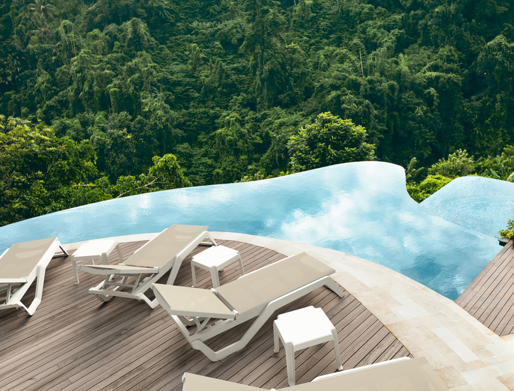 Шезлонг-лежак пластиковый Siesta Contract Rio Pro, белый, бежевый