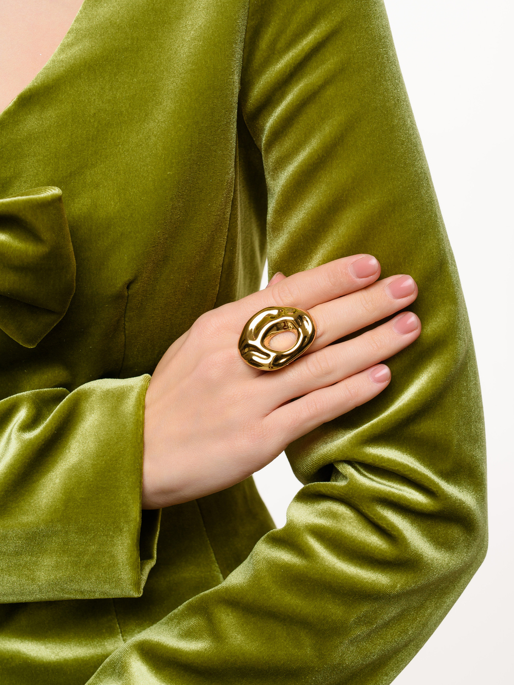 Кольцо "Crumpled lake" Gold