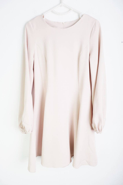 Платье пудрового цвета, визуально на 42 размер