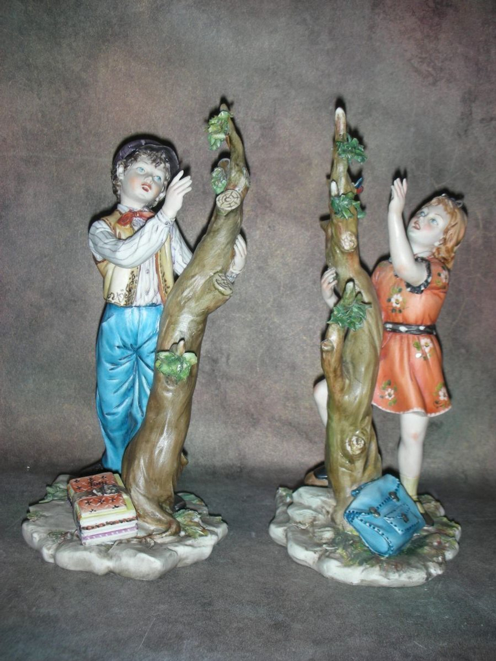 Статуэтка. Фарфор. Ученики пара. Capodimonte. Италия