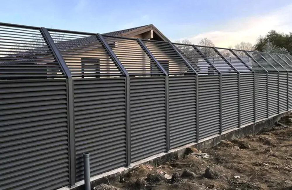 Металлический забор жалюзи