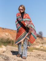 Теплый палантин с орнаментом