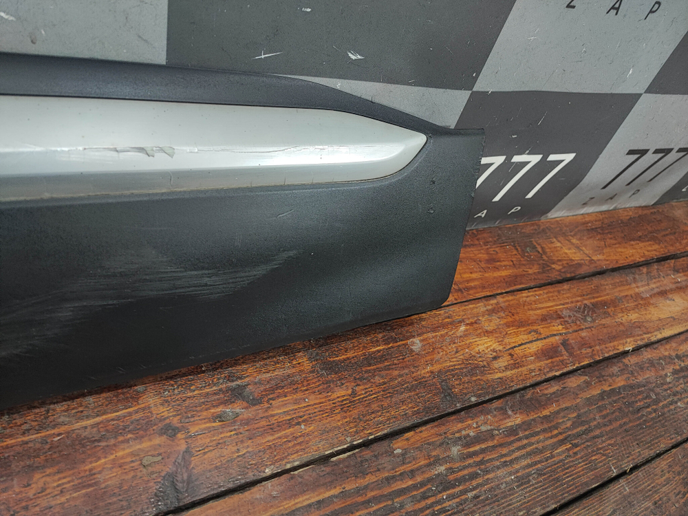 Накладка двери передней правой Hyundai Santa Fe 4 (TM) 18-нв Б/У Оригинал 87722S1000