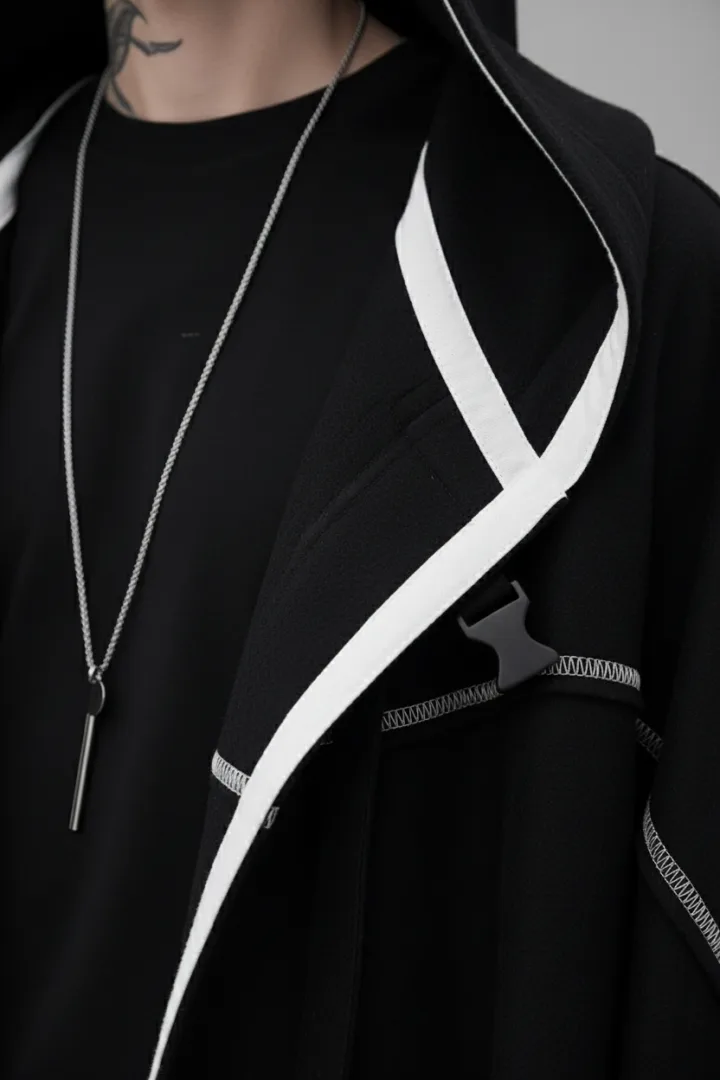 Свободный плащ с капюшоном «MANTI»