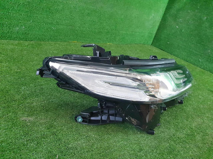 Фара правая Toyota Camry xv70 (2018-2021) LED